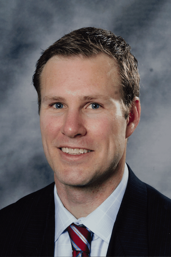 a headshot of Fred Hoiberg