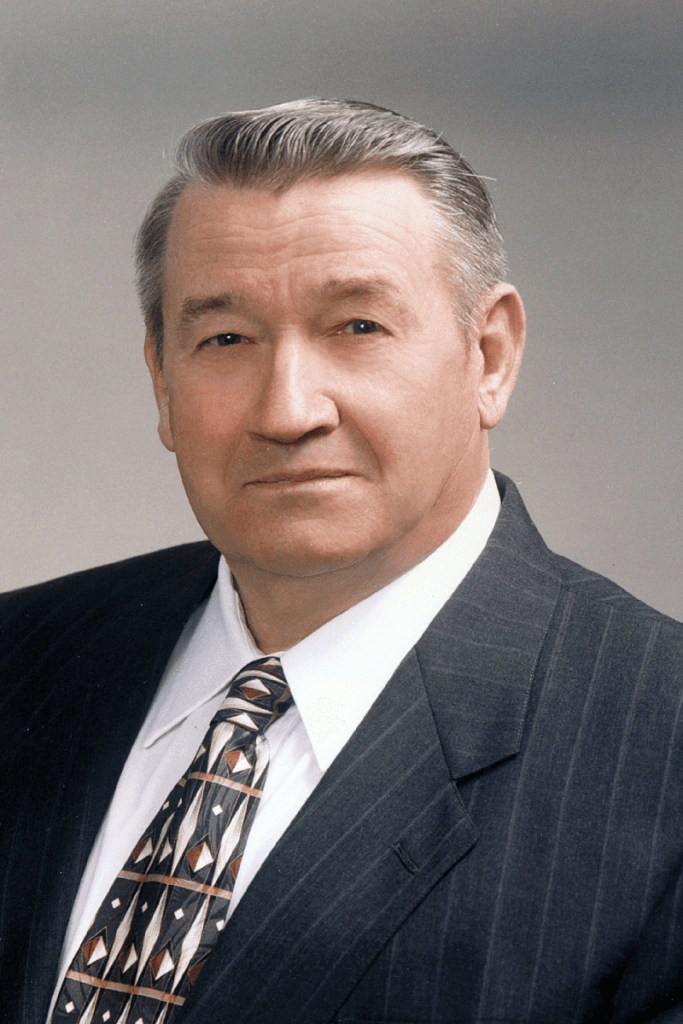 a headshot of Robert Hildebrand